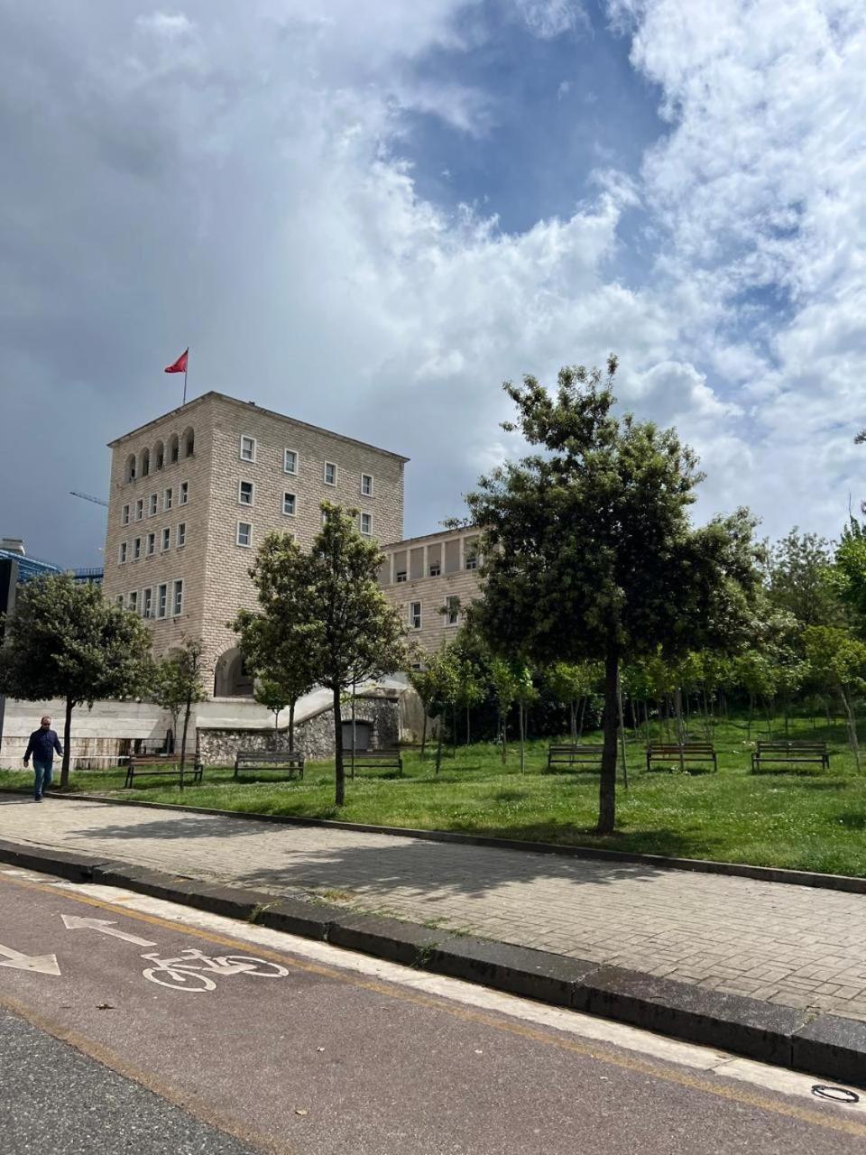 Cozy Flat Near Air Albania Stadium 1 Тирана Экстерьер фото